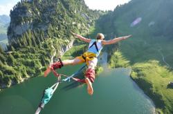 Doinb在加拿大队比赛中绝杀，连败引发热议！